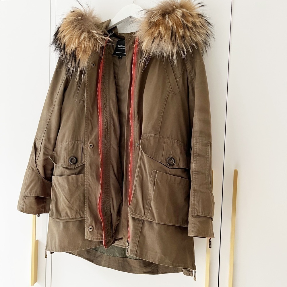 STUNNING parka with fur collar and contrasting zippers - Picture 11 of 13
